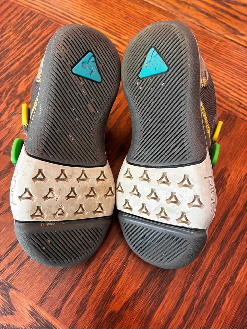 PLAE Kids Gray Sneakers with Green and Blue Accents